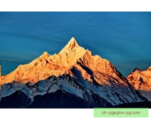 挑战高峰：穿越峰峦，征服自我